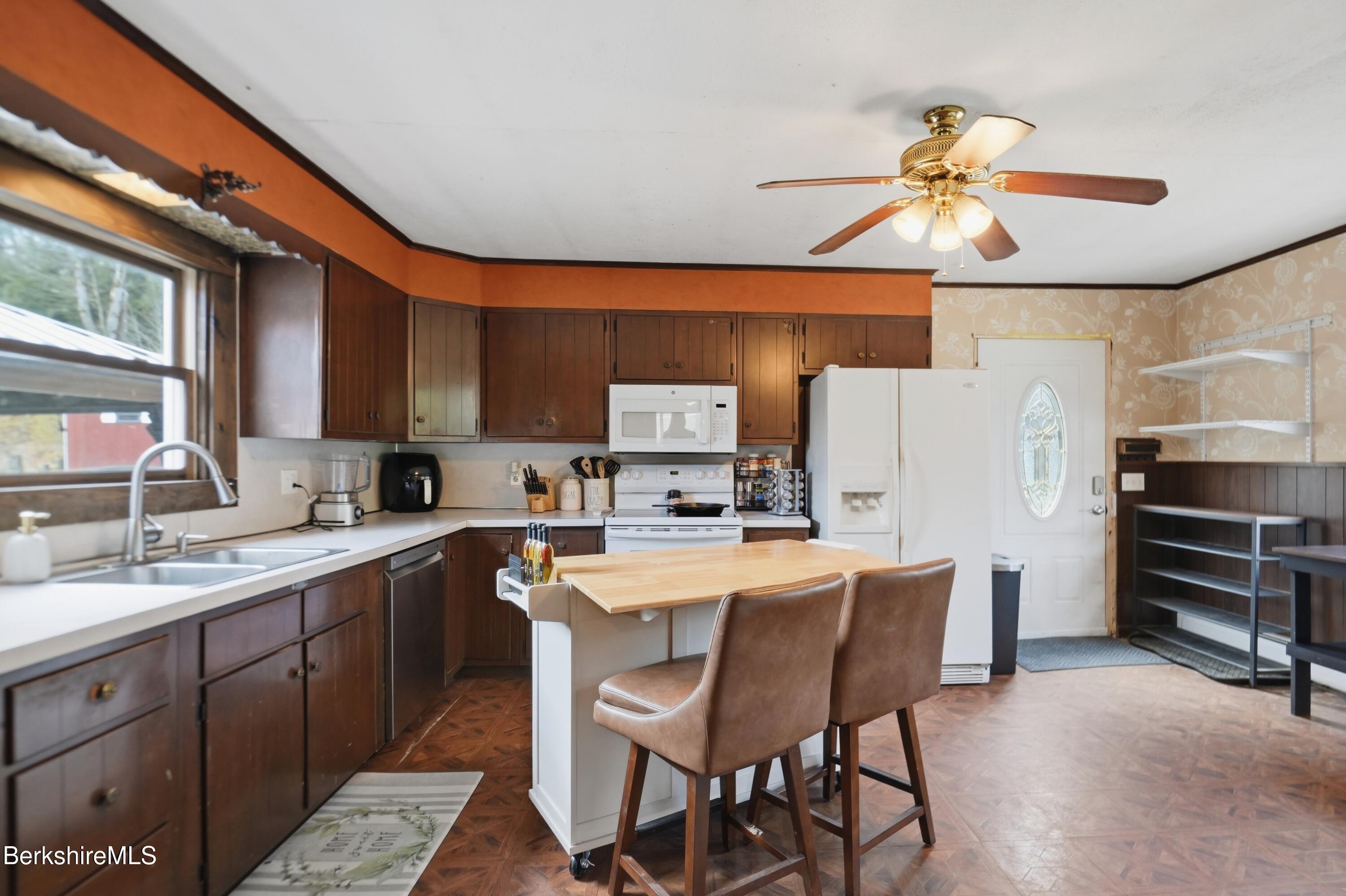 475 W Road Clarksburg, MA 01247 - Photo 9 of 47 Kitchen