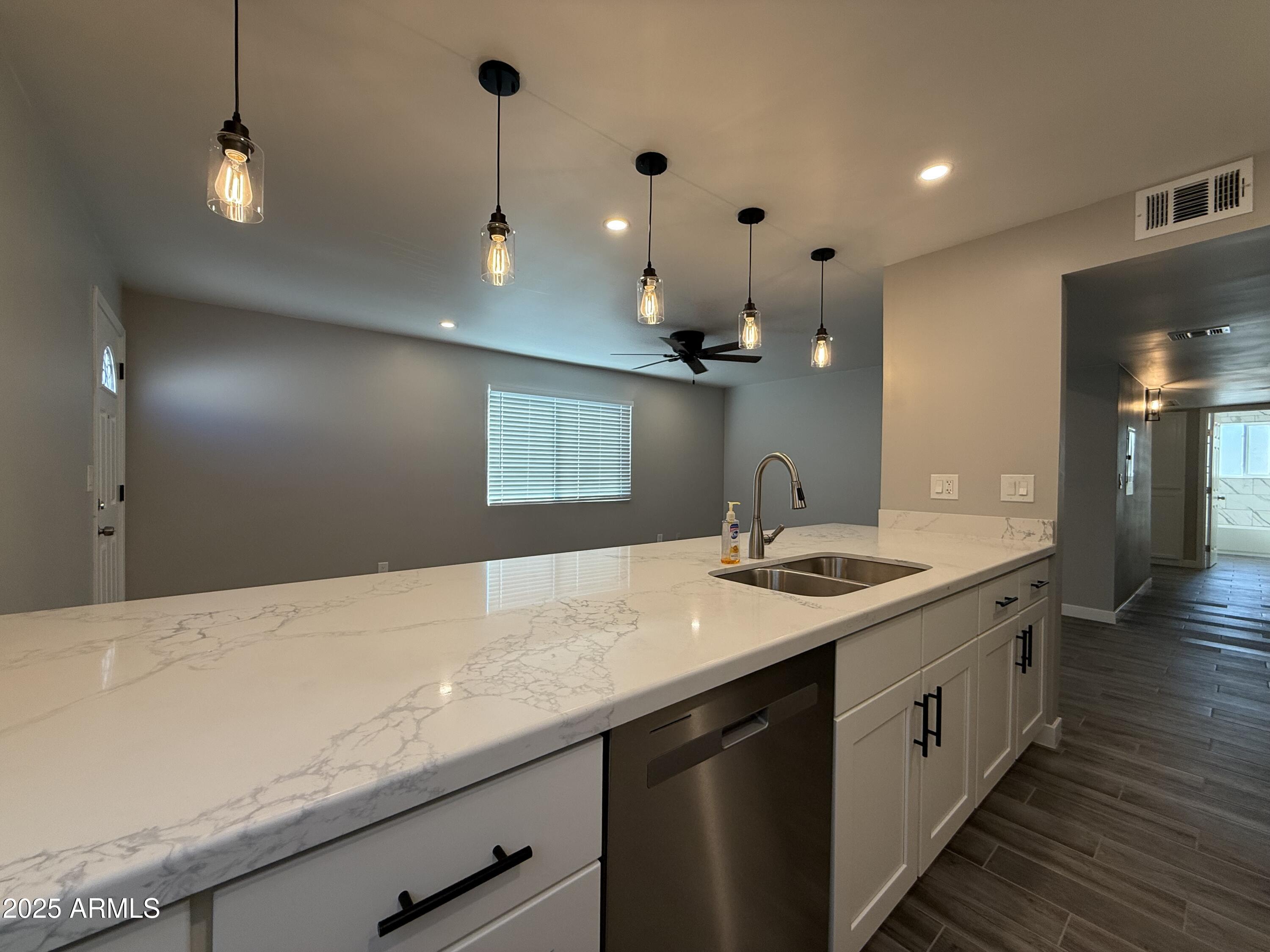 6637 North 27th Avenue Phoenix, AZ 85017 - Photo 6 of 17 IMG_5491