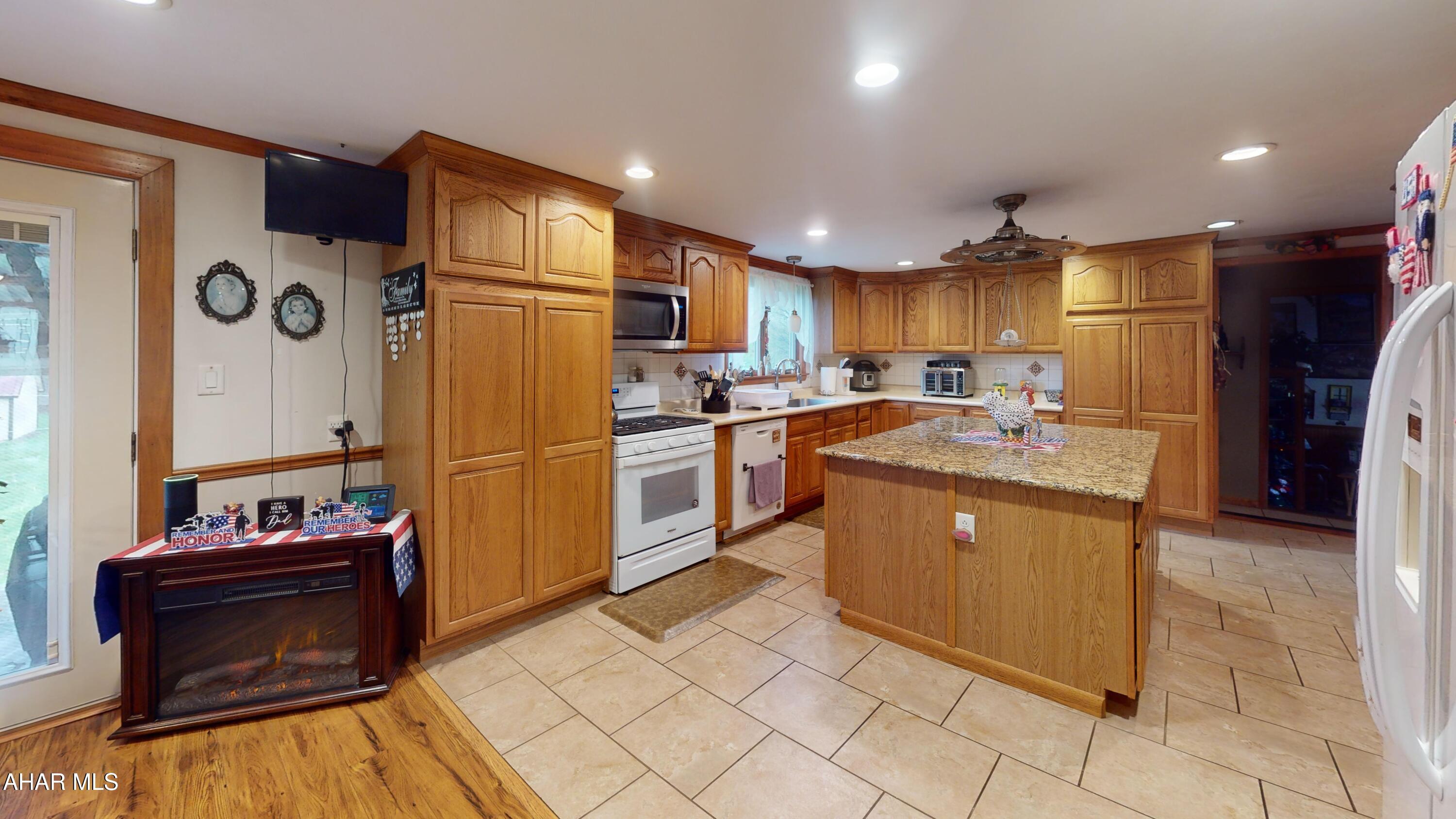 426 Duman Road Ebensburg, PA 15931 - Photo 4 of 34