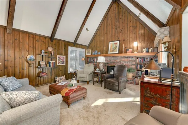 $425,000 | 10139 Earnshaw Street, Lenexa, KS 66215