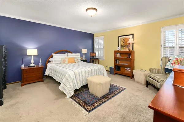 $425,000 | 10139 Earnshaw Street, Lenexa, KS 66215