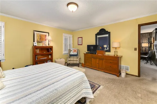 $425,000 | 10139 Earnshaw Street, Lenexa, KS 66215