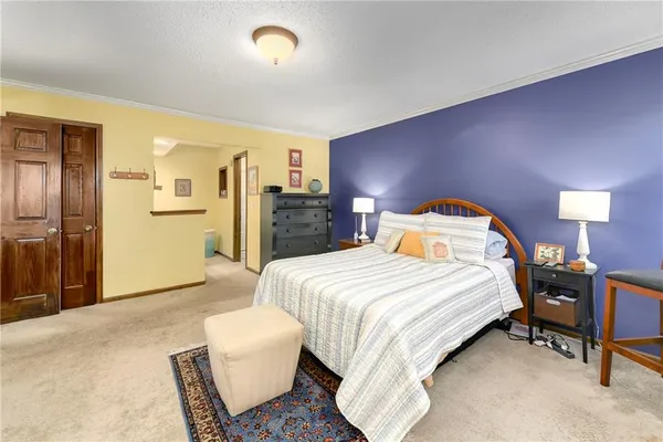 $425,000 | 10139 Earnshaw Street, Lenexa, KS 66215
