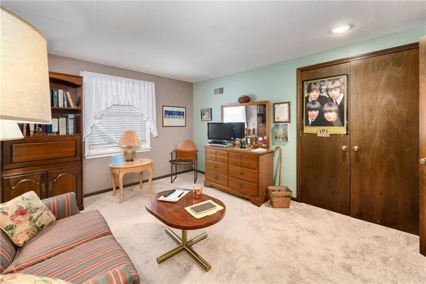 $425,000 | 10139 Earnshaw Street, Lenexa, KS 66215