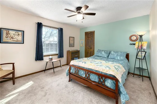 $425,000 | 10139 Earnshaw Street, Lenexa, KS 66215