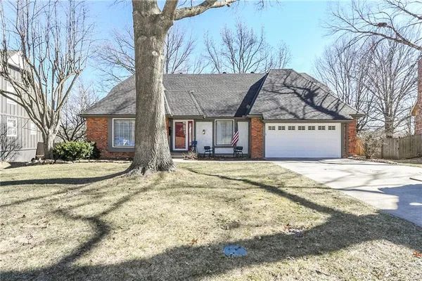 $425,000 | 10139 Earnshaw Street, Lenexa, KS 66215