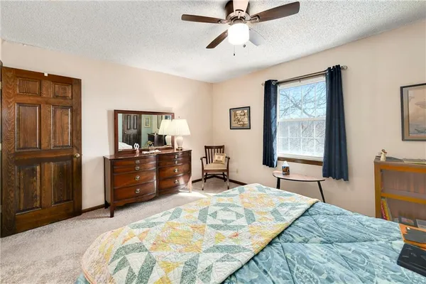 $425,000 | 10139 Earnshaw Street, Lenexa, KS 66215