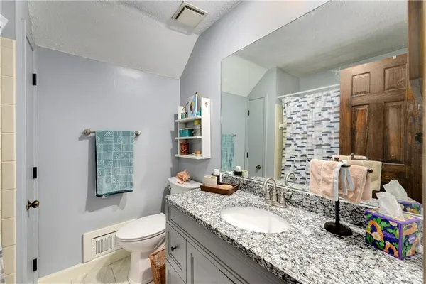 $425,000 | 10139 Earnshaw Street, Lenexa, KS 66215