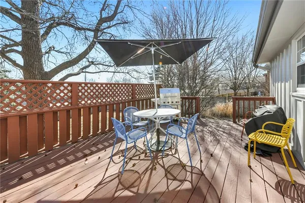 $425,000 | 10139 Earnshaw Street, Lenexa, KS 66215
