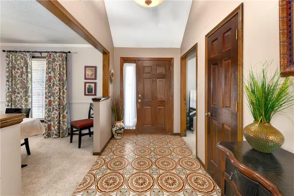 $425,000 | 10139 Earnshaw Street, Lenexa, KS 66215