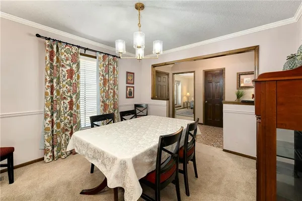 $425,000 | 10139 Earnshaw Street, Lenexa, KS 66215