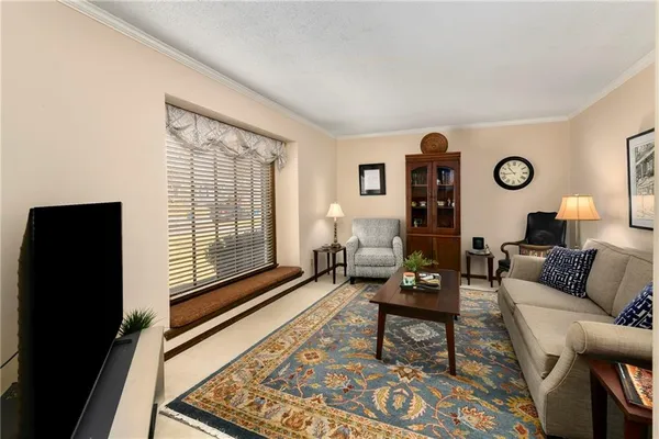 $425,000 | 10139 Earnshaw Street, Lenexa, KS 66215