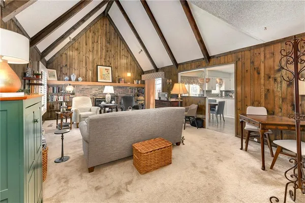 $425,000 | 10139 Earnshaw Street, Lenexa, KS 66215