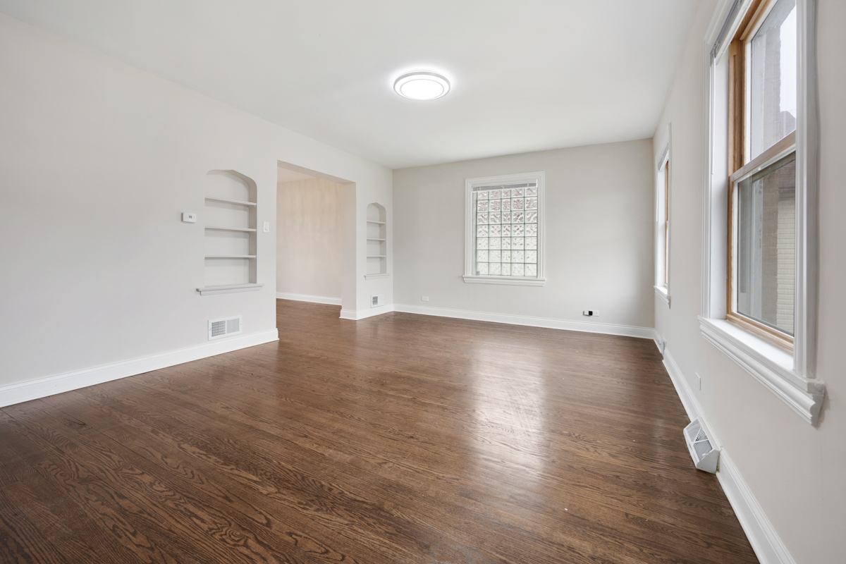 8435 South Cregier Avenue Chicago, IL 60617 - Photo 4 of 24