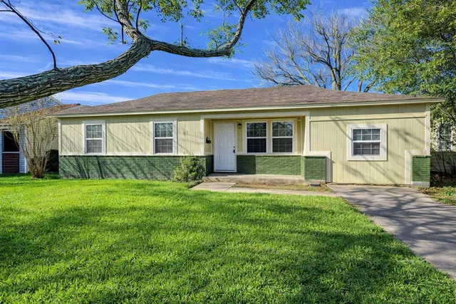 $1,300 | 9506 Sierra Drive, Houston, TX 77051