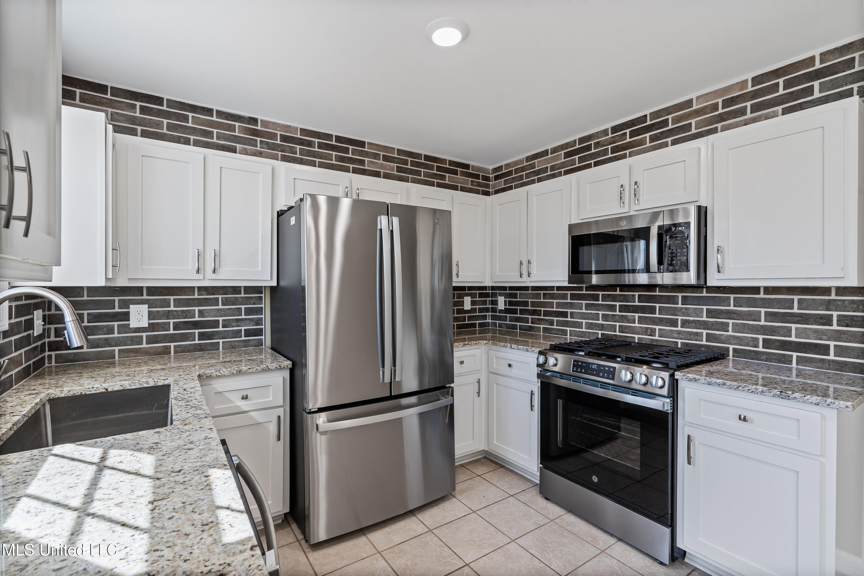 166 Waverly Road Senatobia, MS 38668 - Photo 2 of 34 10__dsc4206_print