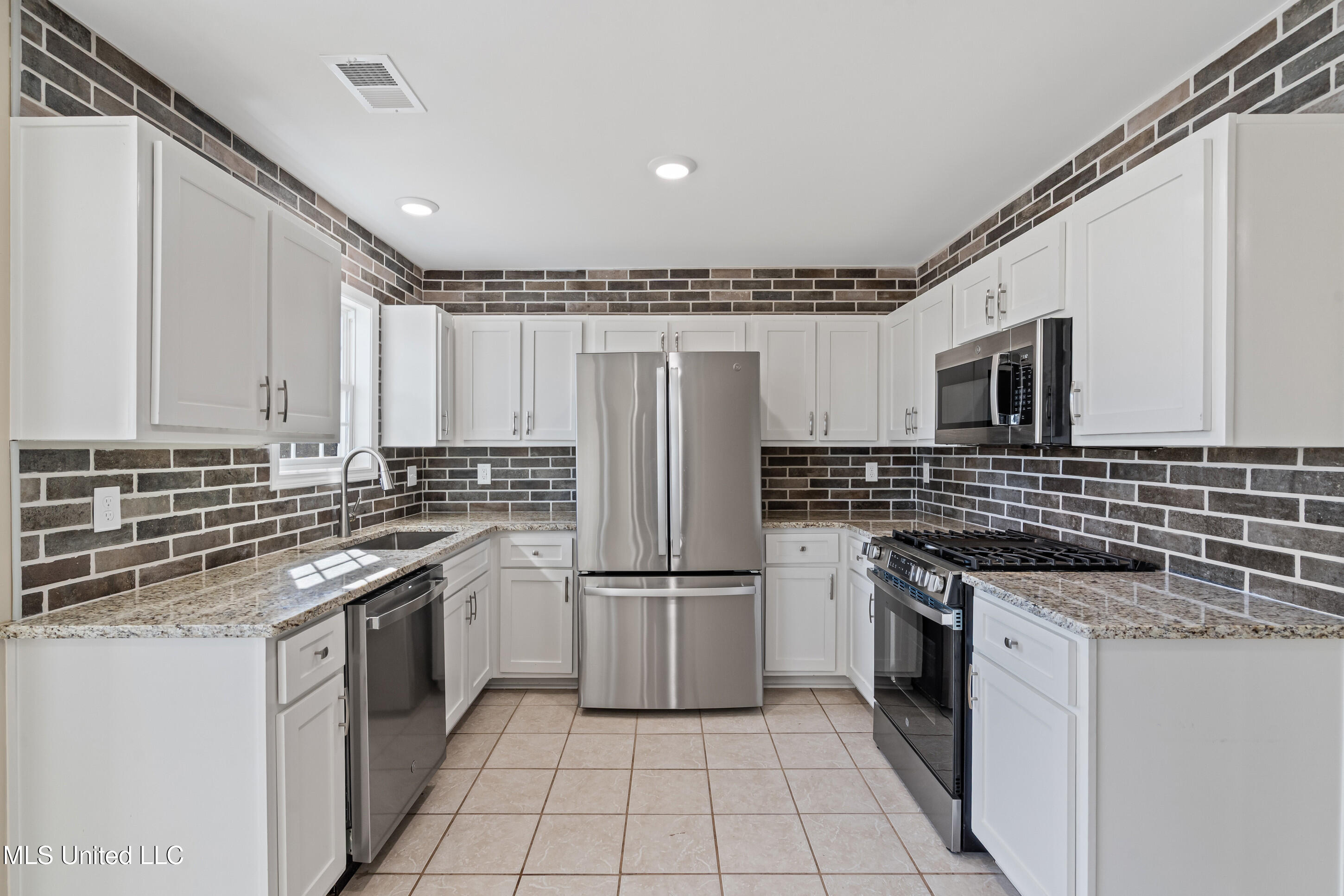 166 Waverly Road Senatobia, MS 38668 - Photo 4 of 34 8__dsc4200_print