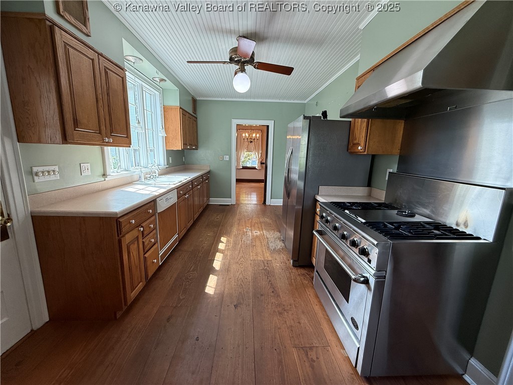 1006 Main Street Point Pleasant, WV 25550 - Photo 10 of 31 Kitchen