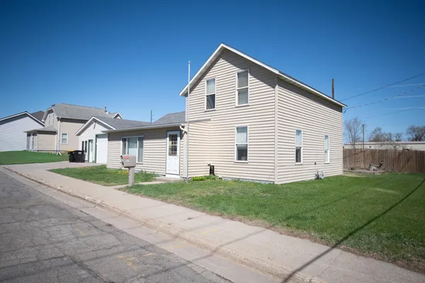 $199,000 | 402 2nd Street South, Sauk Centre, MN 56378
