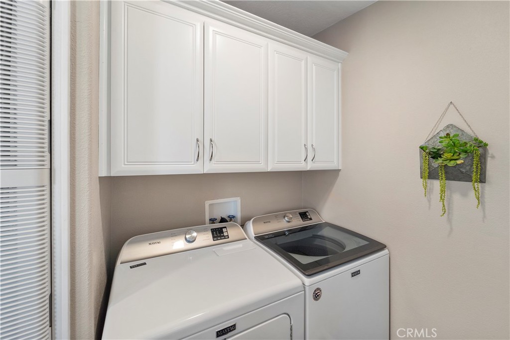 48197 Valley Center Road Newberry Springs, CA 92365 - Photo 17 of 30 a utility room with dryer and washer
