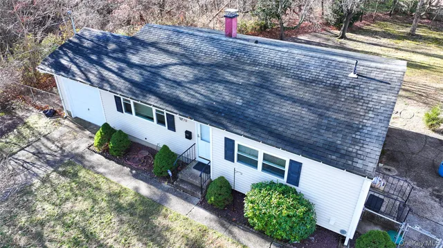 $529,999 | 170 Sugarwood Lane, Central Islip, NY 11722