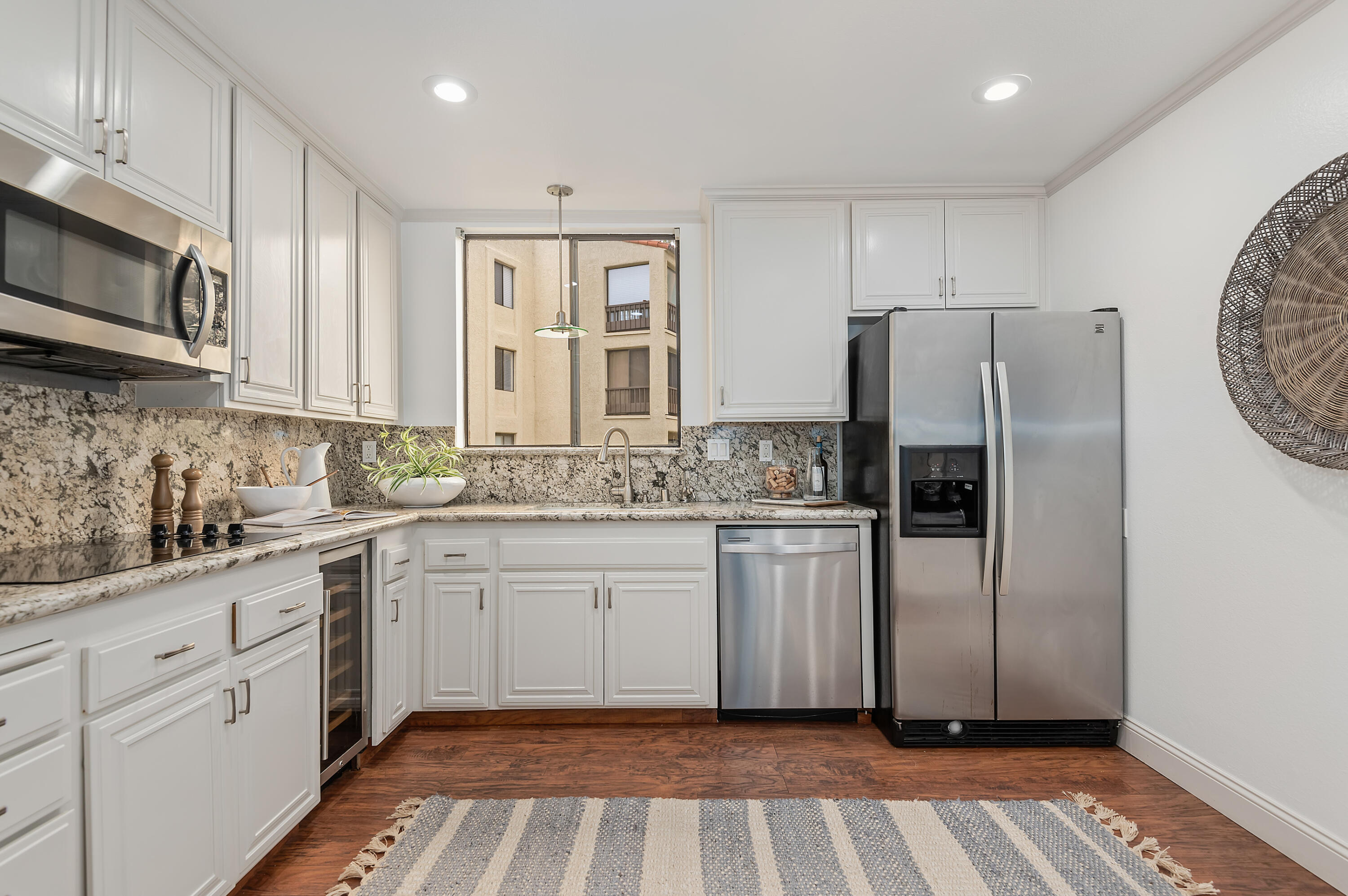 21 Seaview Drive Santa Barbara, CA 93108 - Photo 5 of 20 08 - Kitchen