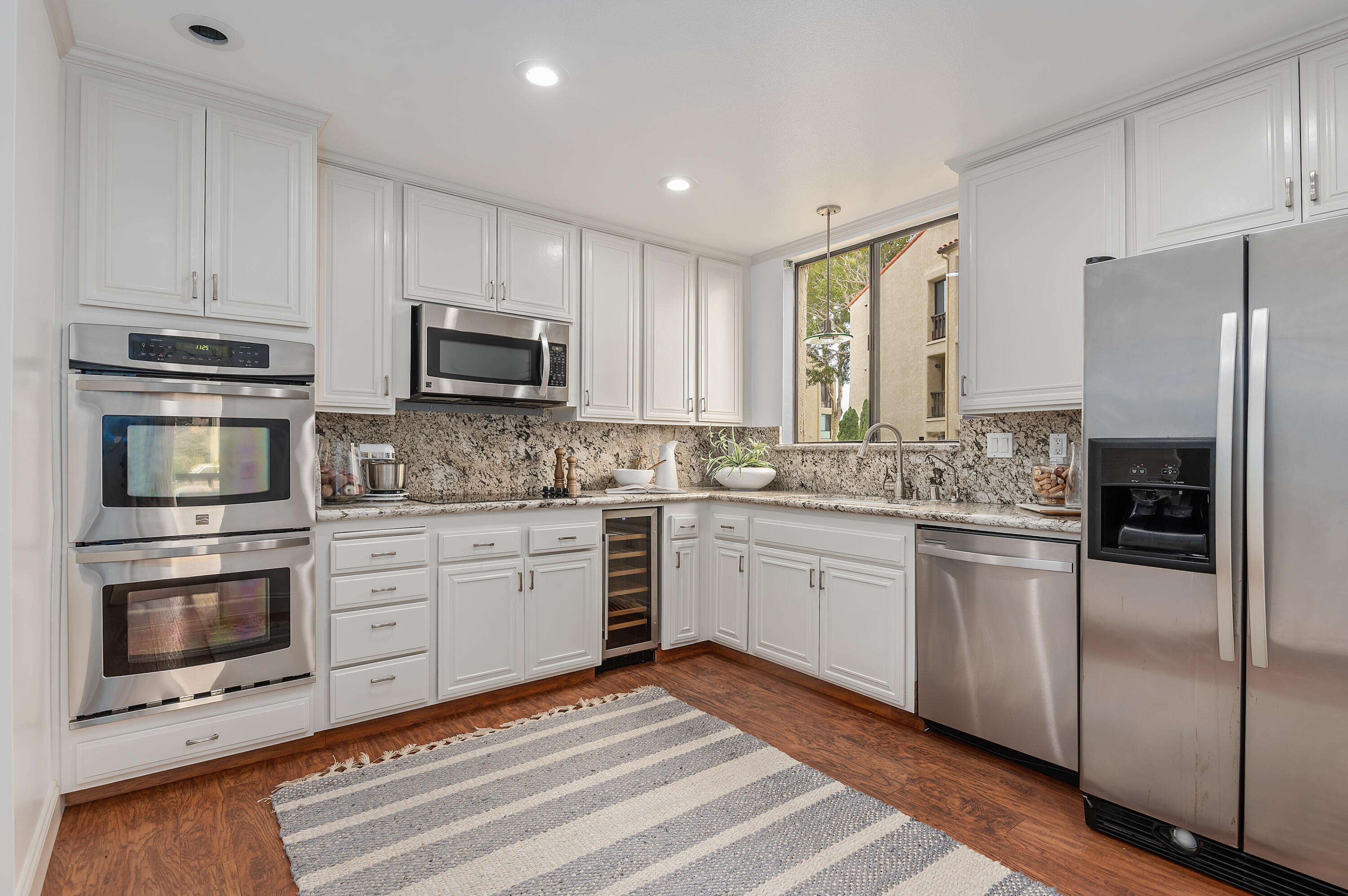 21 Seaview Drive Santa Barbara, CA 93108 - Photo 6 of 20 09 - Kitchen