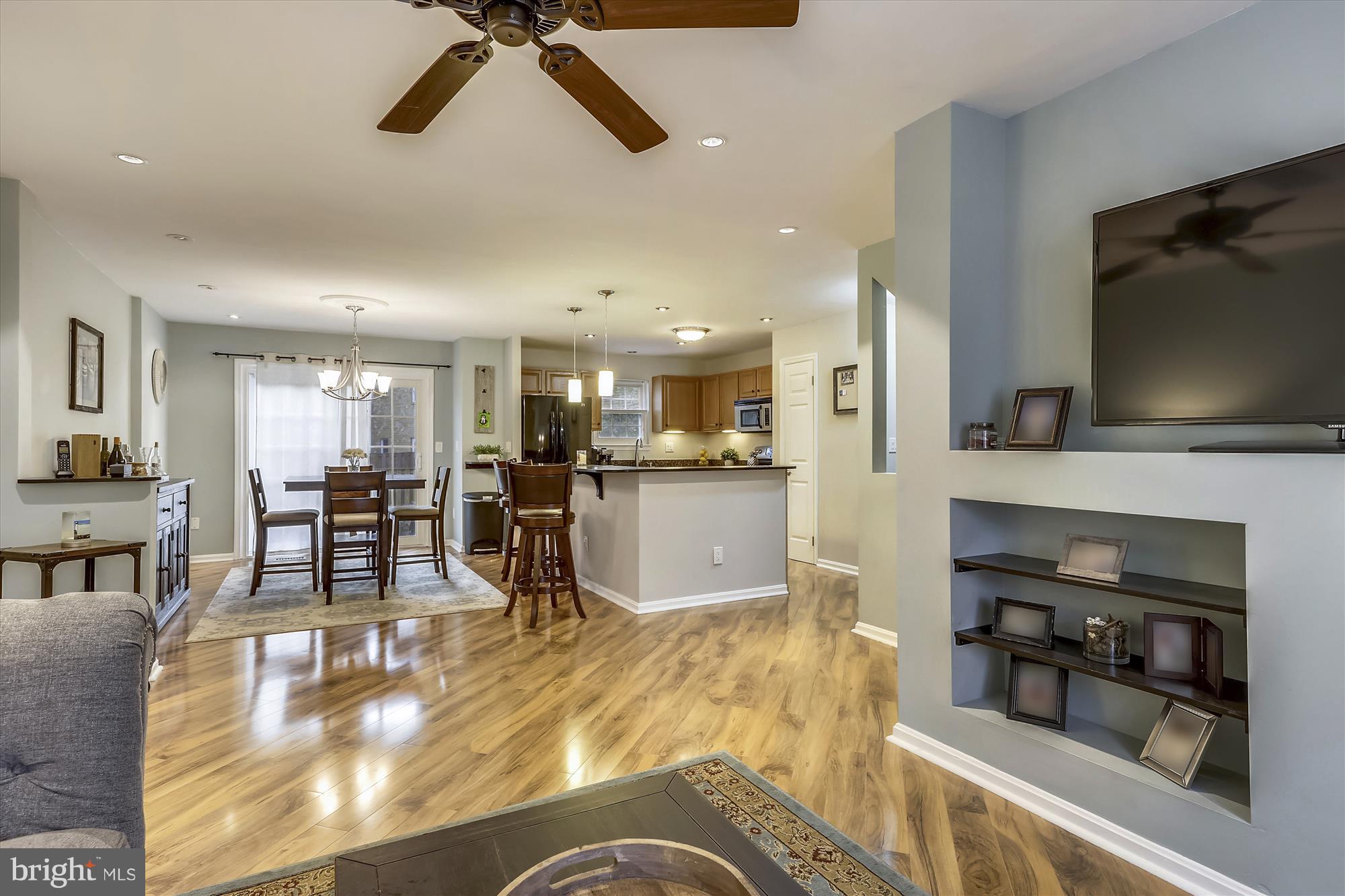 11735 Dry River Court Reston, VA 20191 - Photo 13 of 34 CUSTOM RECESSED BUILT INS