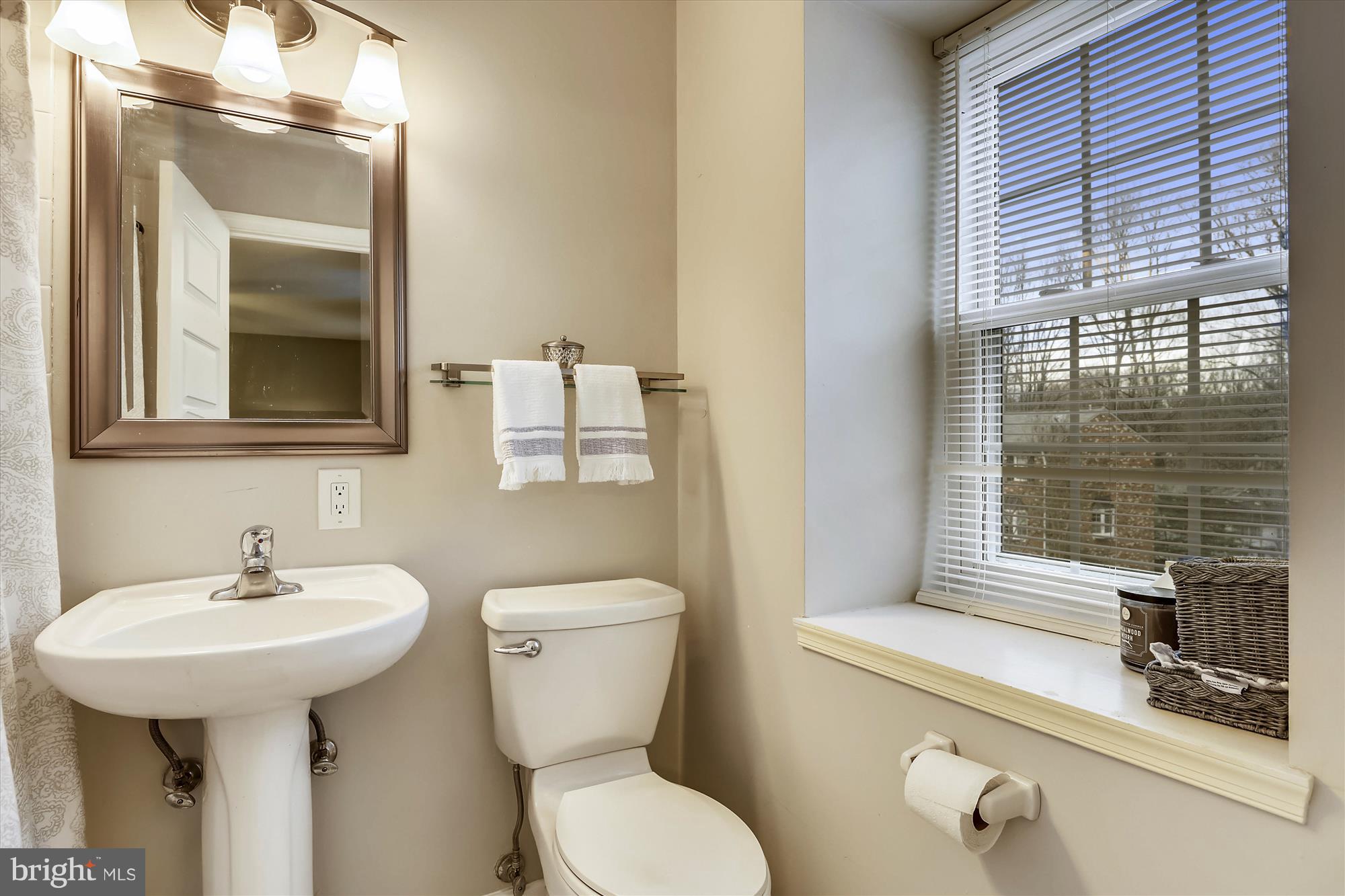 11735 Dry River Court Reston, VA 20191 - Photo 19 of 34 MASTER BATH W/WINDOW
