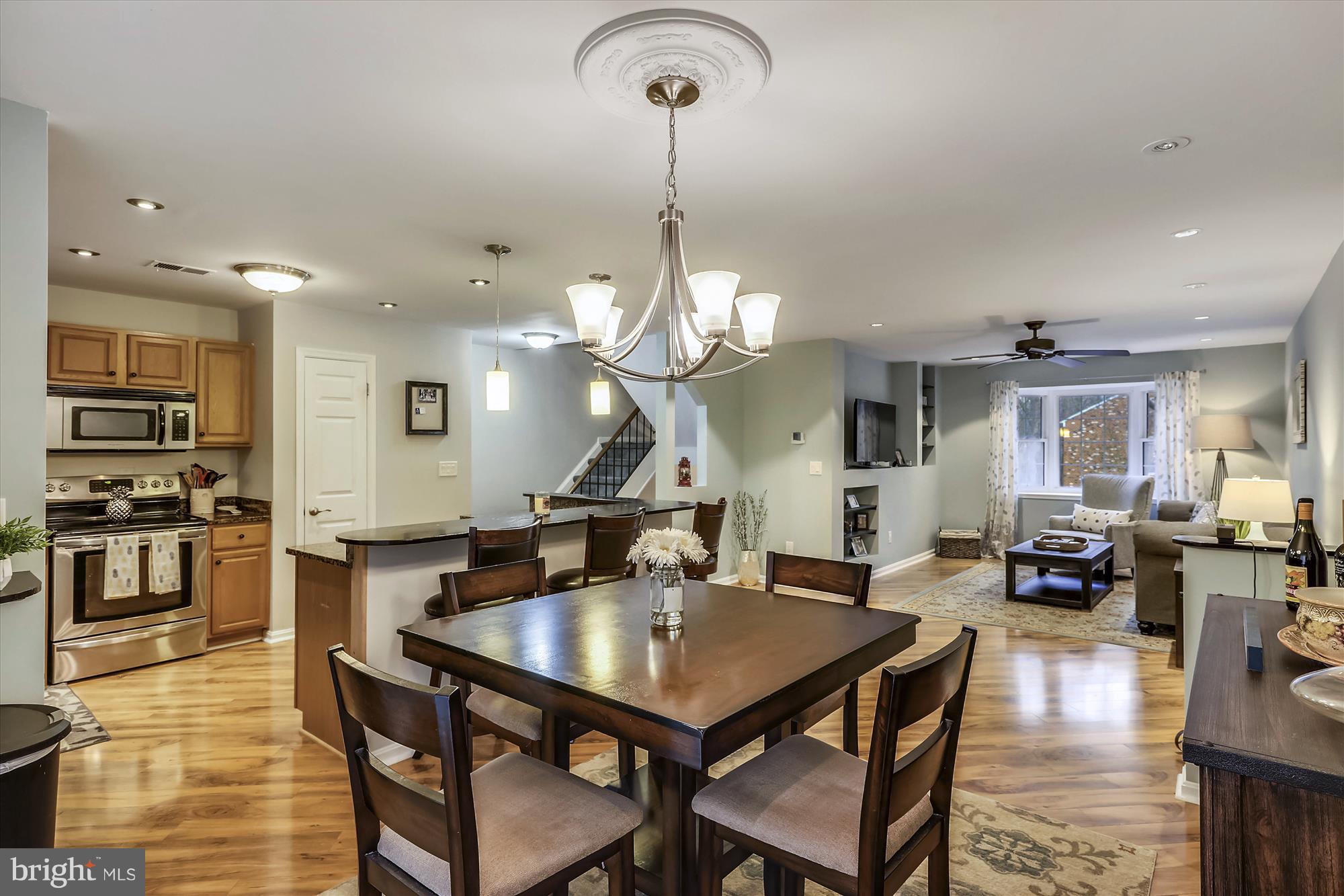 11735 Dry River Court Reston, VA 20191 - Photo 5 of 34 OPEN LIVING CONCEPT W/BEAUTIFUL HARDWOODS