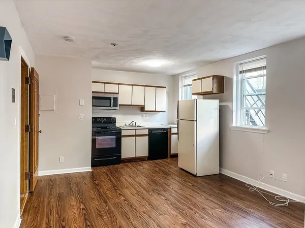 $2,100 | 88 Gordon Street, Unit 302, Boston, MA 02135