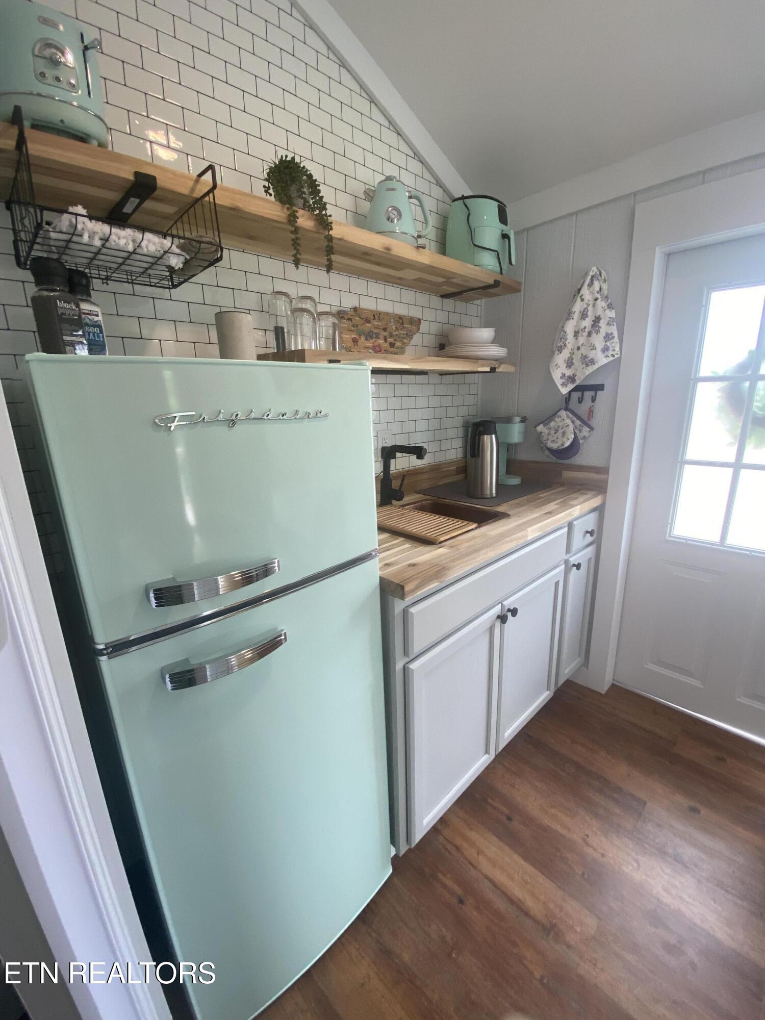 141 Settlers Road Harriman, TN 37748 - Photo 18 of 59 Tiny Home Kitchen