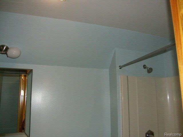 5303 Walker Road North Street, MI 48049 - Photo 12 of 15 2nd floor bath