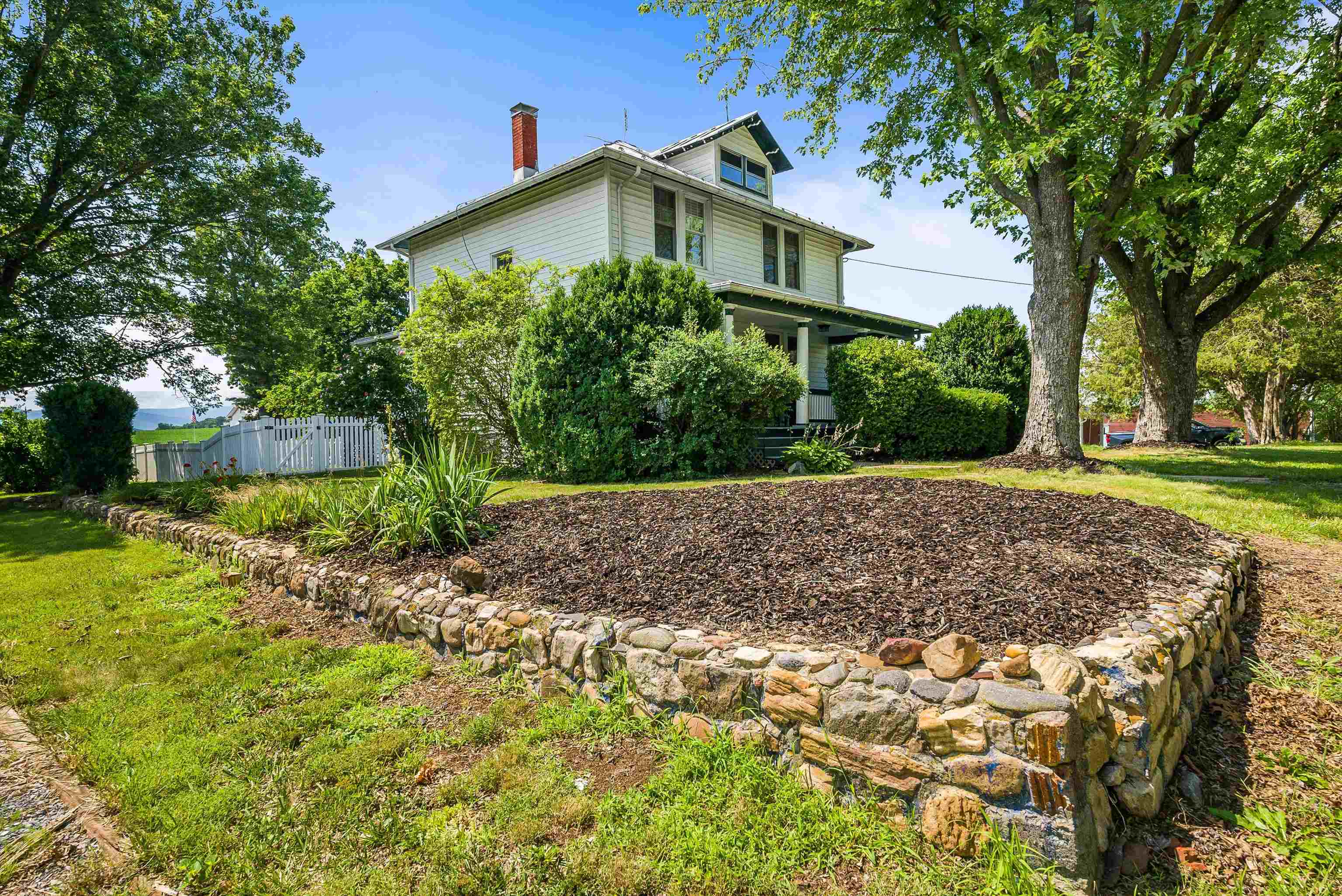 3027 Cross Keys Road Harrisonburg, VA 22801 - Photo 4 of 50 a front view of a house with a yard