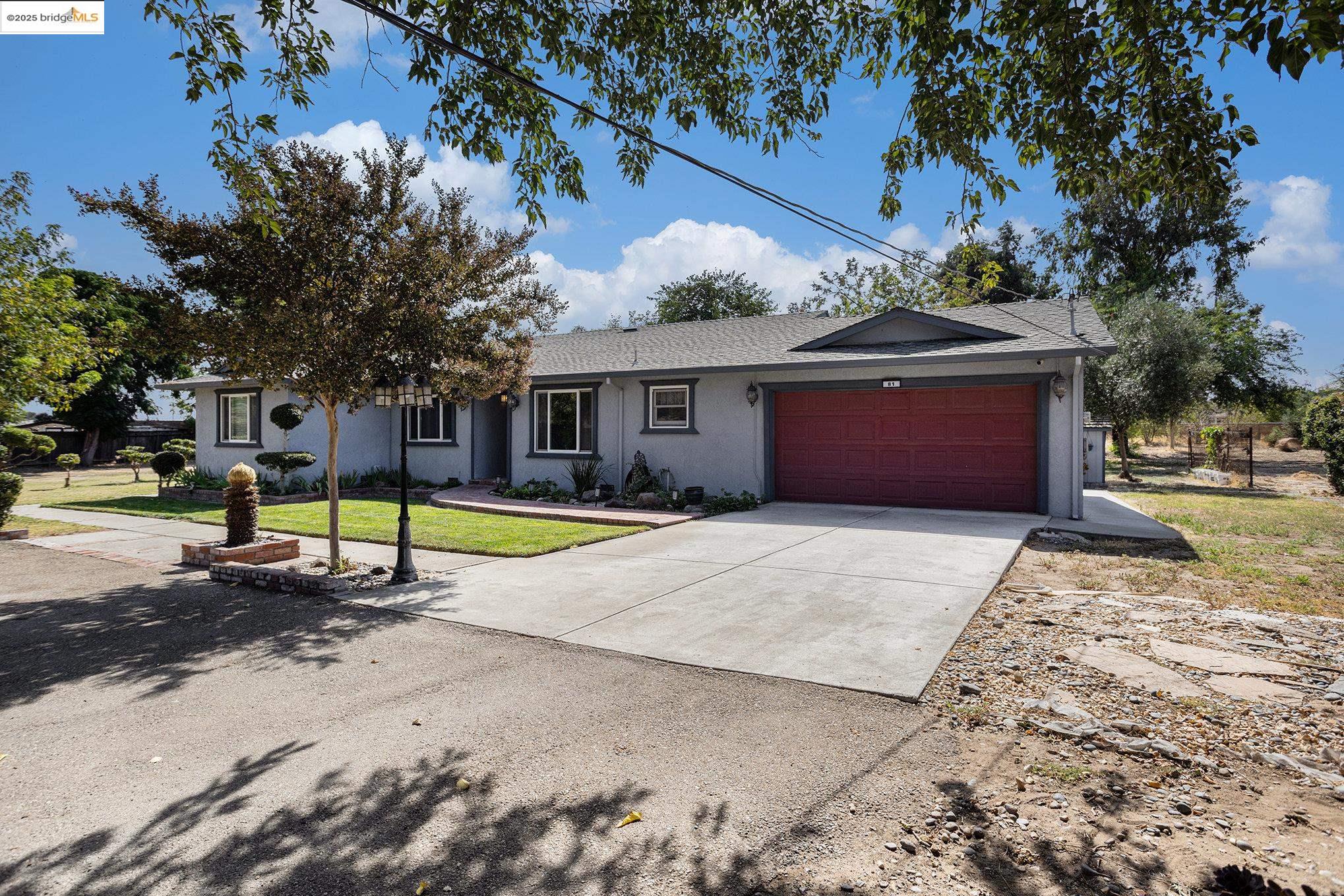 81 Yula Way Oakley, CA 94561 - Photo 5 of 44 a view of a house with a yard
