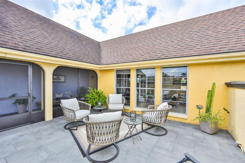 1820 El Rancho Drive Sun City Center, FL 33573 - Photo 63 of 70 a balcony with furniture and potted plants
