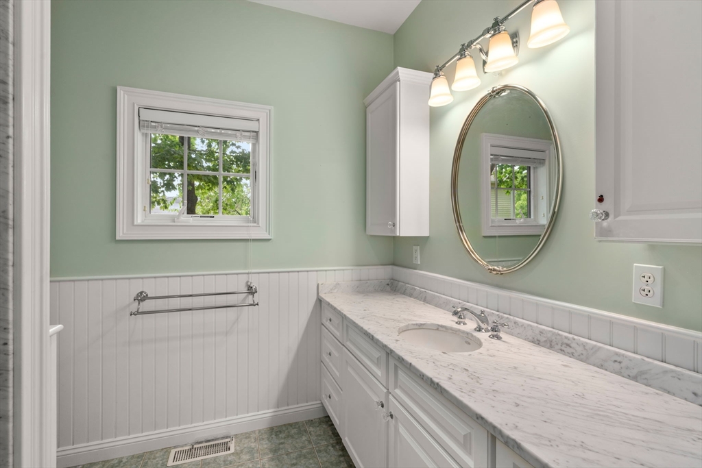 126 R Mt Pleasant Avenue Gloucester, MA 01930 - Photo 12 of 27