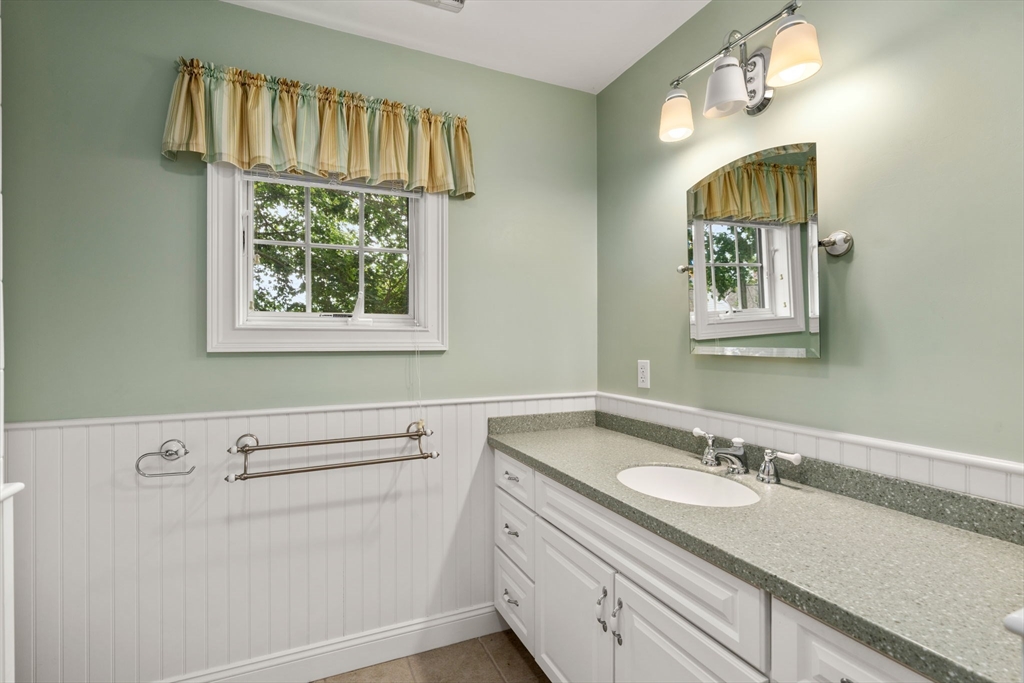 126 R Mt Pleasant Avenue Gloucester, MA 01930 - Photo 16 of 27