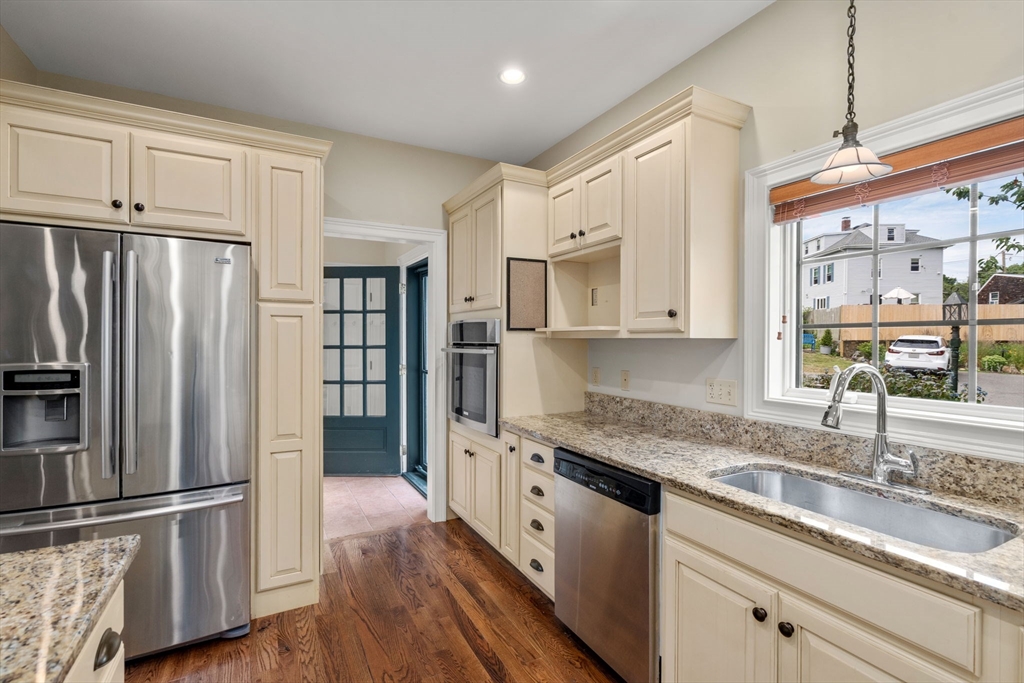 126 R Mt Pleasant Avenue Gloucester, MA 01930 - Photo 5 of 27