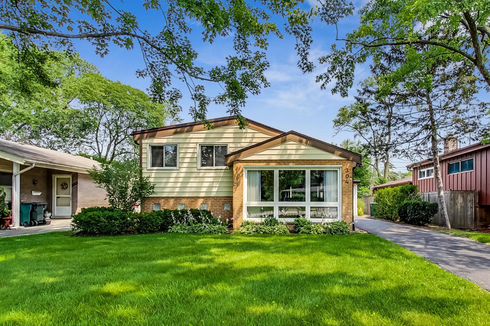 304 Voltz Road Northbrook, IL 60062 - Photo 1 of 26