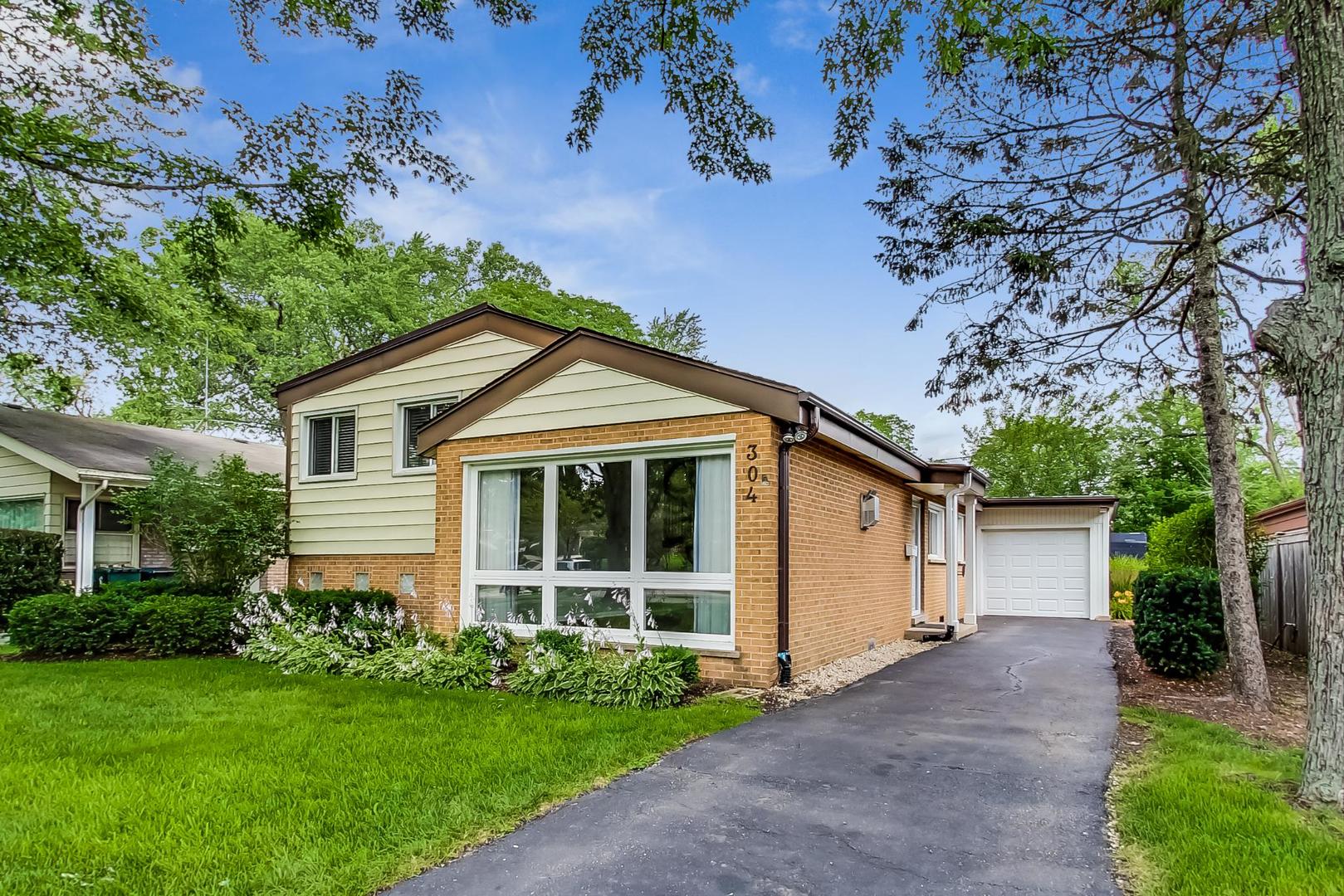 304 Voltz Road Northbrook, IL 60062 - Photo 2 of 26