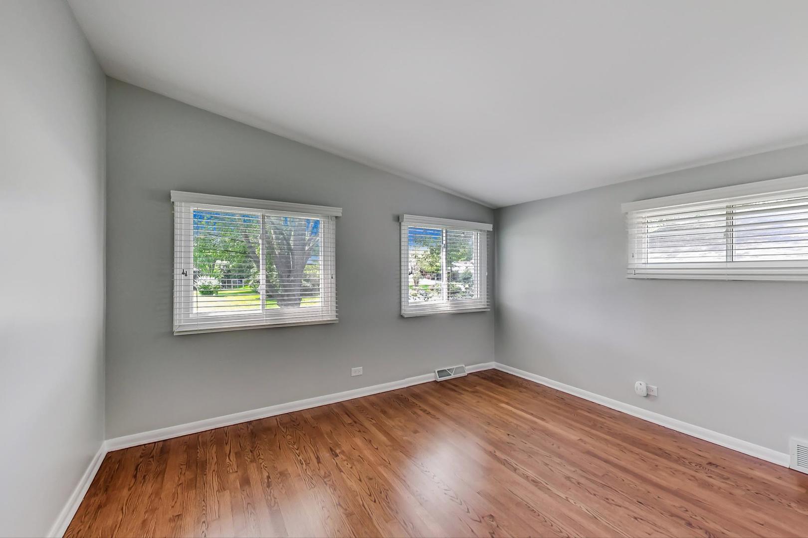 304 Voltz Road Northbrook, IL 60062 - Photo 11 of 26