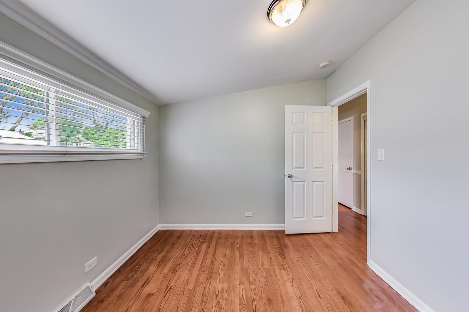 304 Voltz Road Northbrook, IL 60062 - Photo 12 of 26