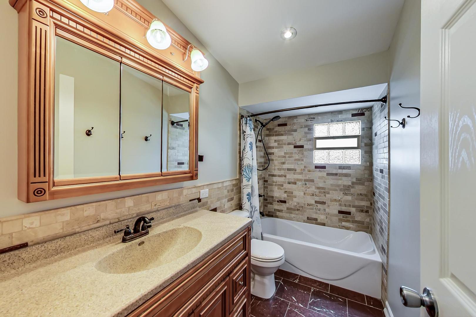 304 Voltz Road Northbrook, IL 60062 - Photo 16 of 26