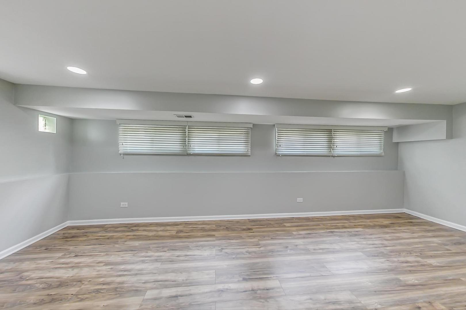 304 Voltz Road Northbrook, IL 60062 - Photo 18 of 26