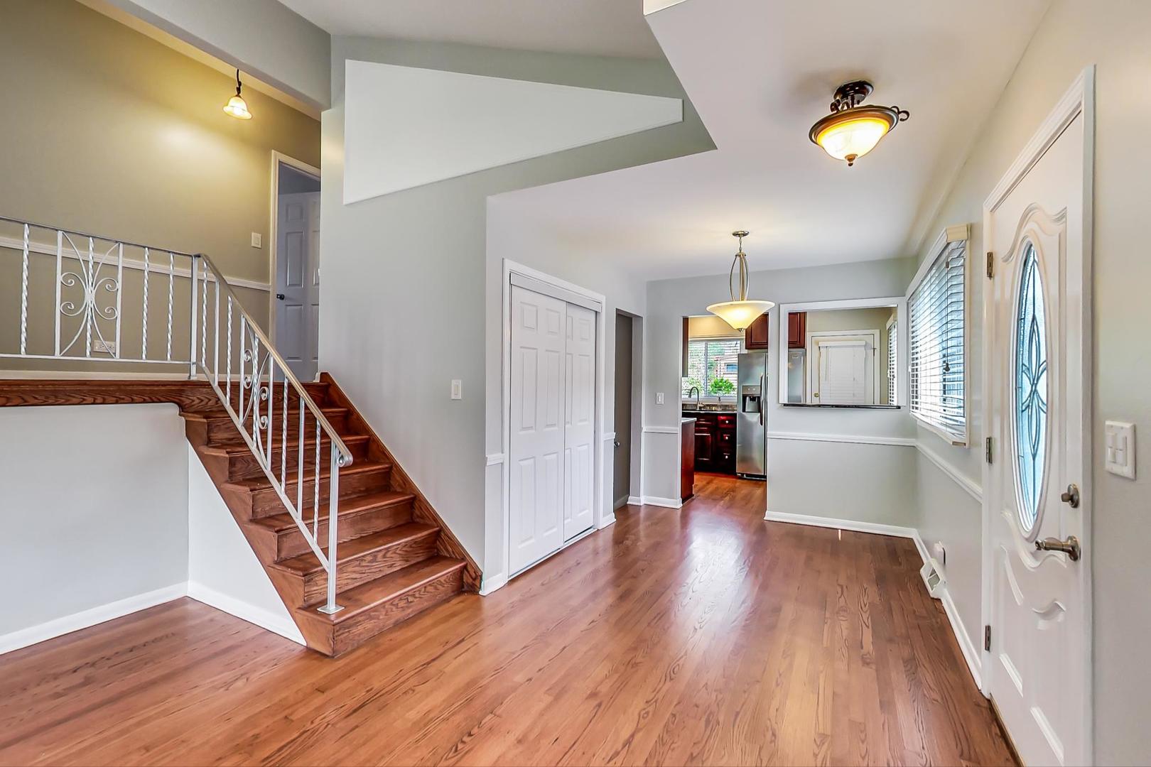 304 Voltz Road Northbrook, IL 60062 - Photo 3 of 26