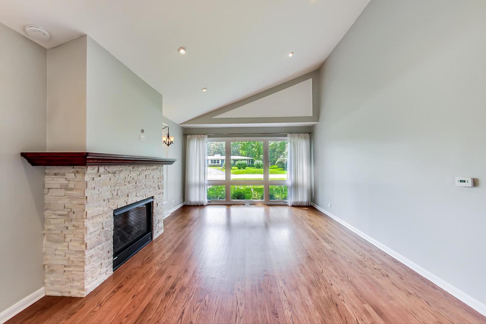 304 Voltz Road Northbrook, IL 60062 - Photo 4 of 26