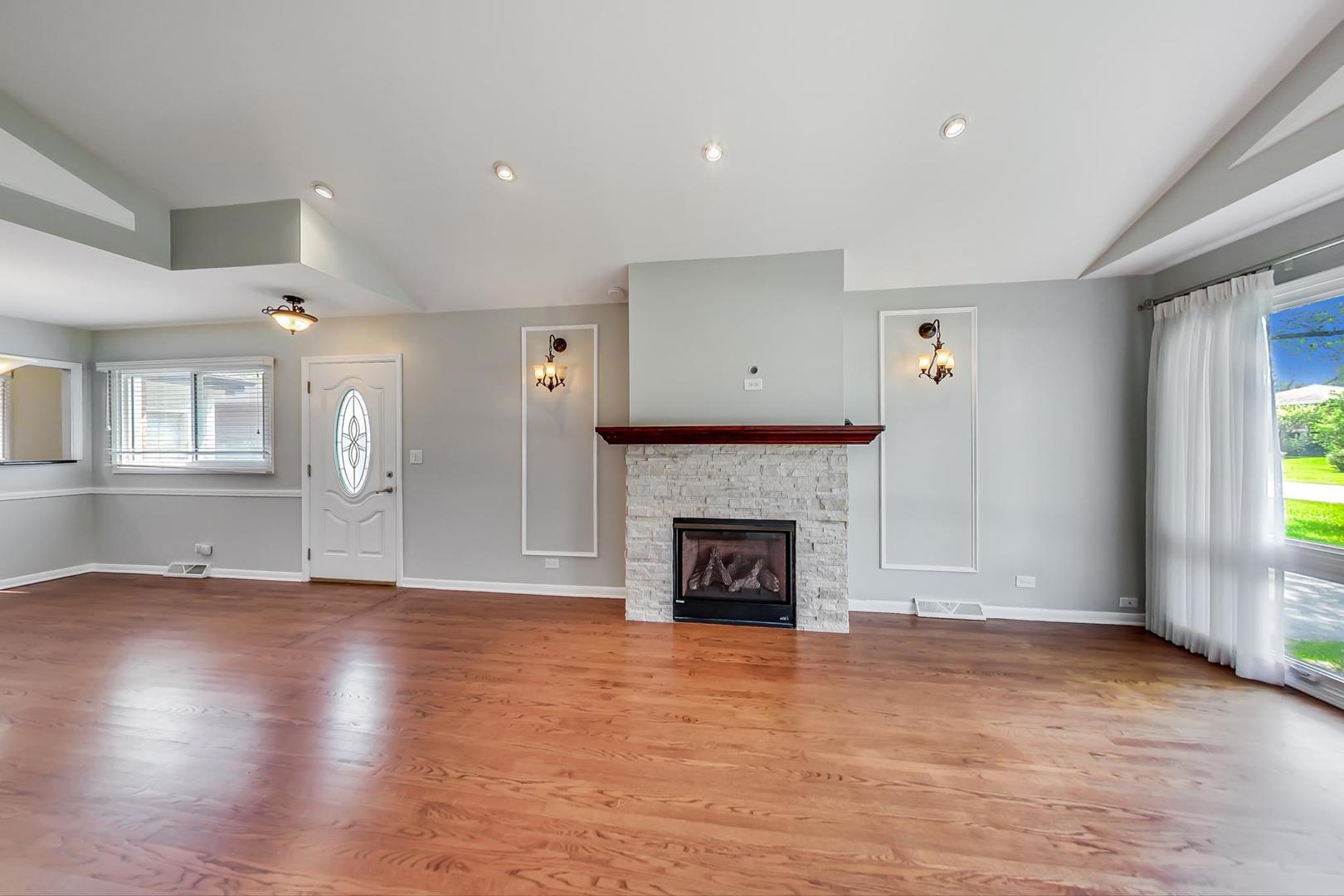 304 Voltz Road Northbrook, IL 60062 - Photo 5 of 26