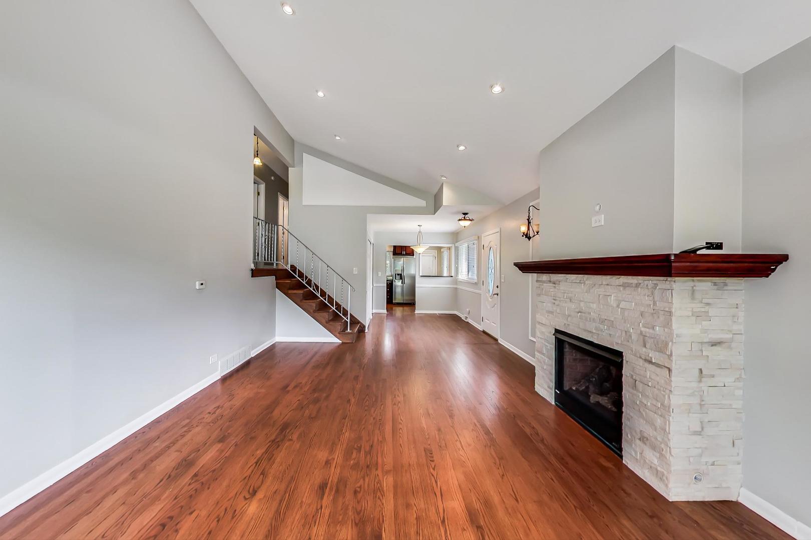 304 Voltz Road Northbrook, IL 60062 - Photo 6 of 26