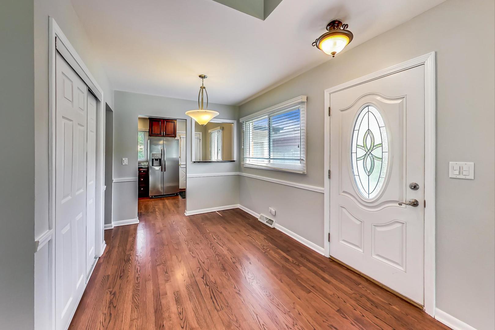 304 Voltz Road Northbrook, IL 60062 - Photo 7 of 26